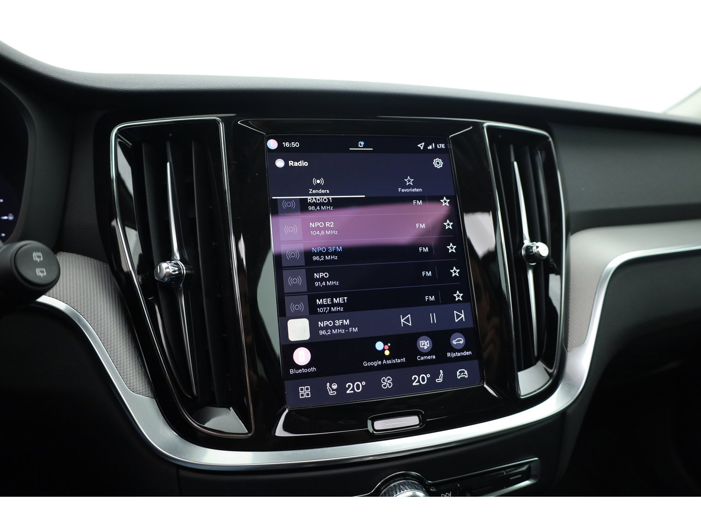 Volvo V60 2.0 T8 Plug-in hybrid AWD Plus Bright | 455 PK | Pano-dak | Forest Lake | 360 camera | Head-up |