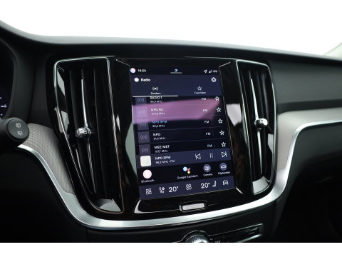 Volvo V60 2.0 T8 Plug-in hybrid AWD Plus Bright | 455 PK | Pano-dak | Forest Lake | 360 camera | Head-up |