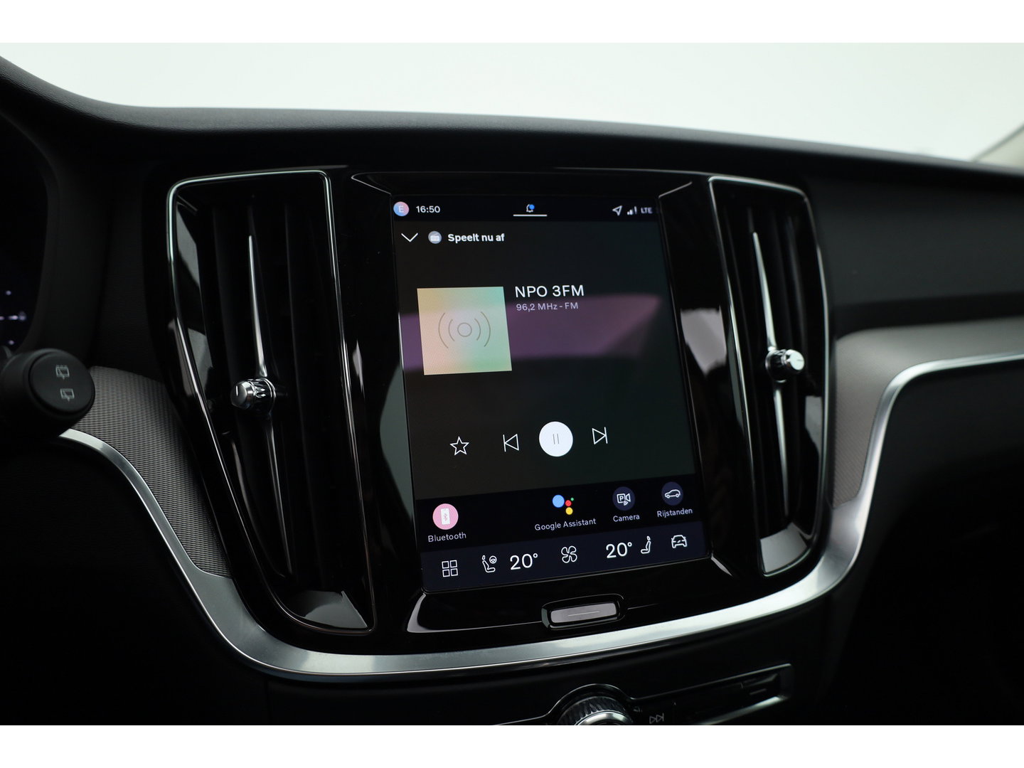 Volvo V60 2.0 T8 Plug-in hybrid AWD Plus Bright | 455 PK | Pano-dak | Forest Lake | 360 camera | Head-up |
