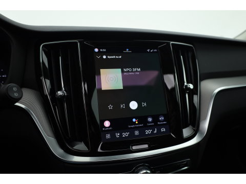 Volvo V60 2.0 T8 Plug-in hybrid AWD Plus Bright | 455 PK | Pano-dak | Forest Lake | 360 camera | Head-up |
