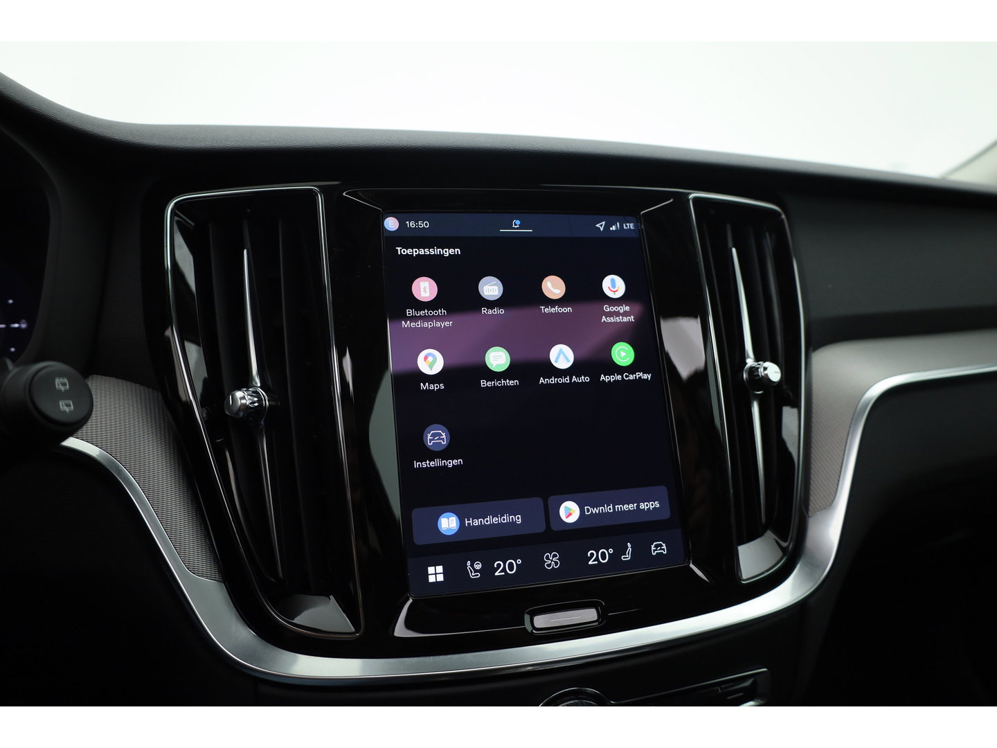 Volvo V60 2.0 T8 Plug-in hybrid AWD Plus Bright | 455 PK | Pano-dak | Forest Lake | 360 camera | Head-up |