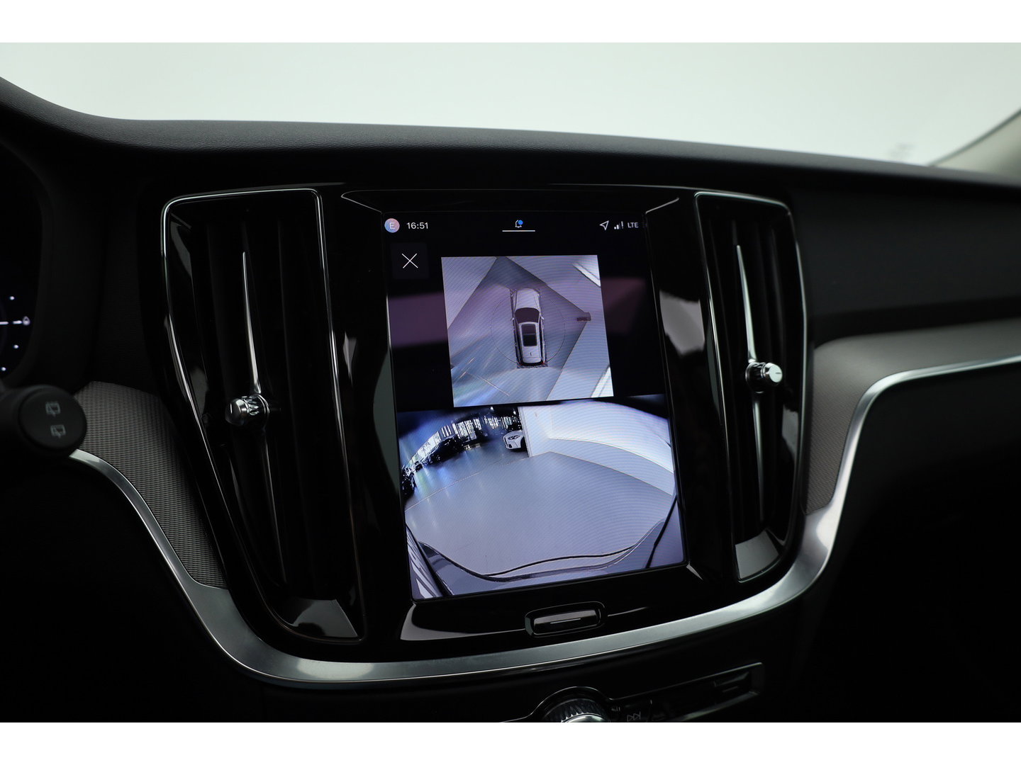 Volvo V60 2.0 T8 Plug-in hybrid AWD Plus Bright | 455 PK | Pano-dak | Forest Lake | 360 camera | Head-up |