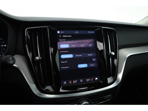 Volvo V60 2.0 T8 Plug-in hybrid AWD Plus Bright | 455 PK | Pano-dak | Forest Lake | 360 camera | Head-up |
