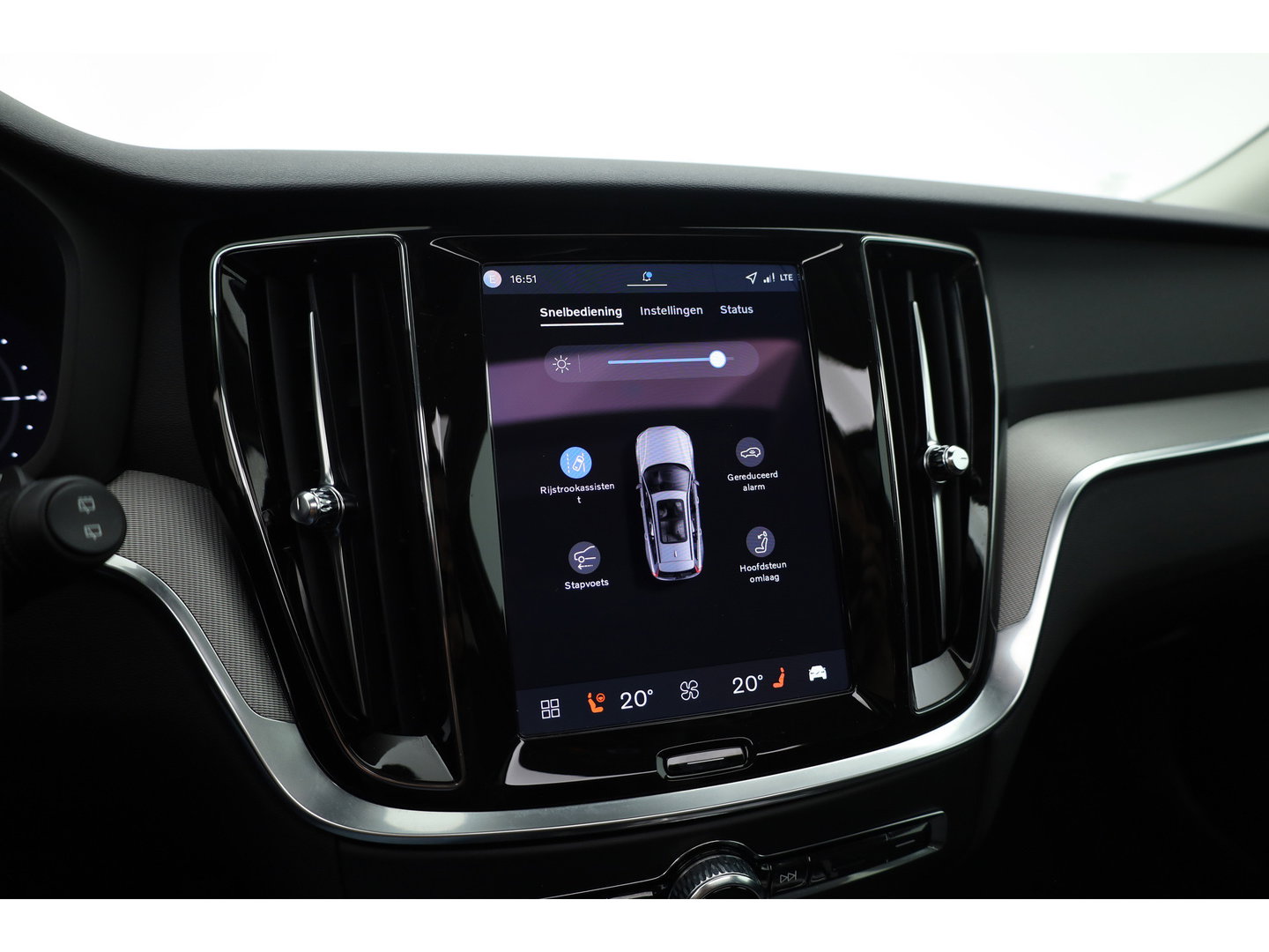 Volvo V60 2.0 T8 Plug-in hybrid AWD Plus Bright | 455 PK | Pano-dak | Forest Lake | 360 camera | Head-up |
