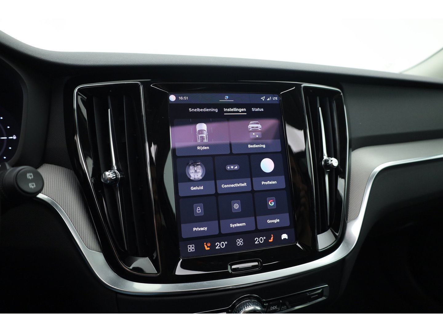 Volvo V60 2.0 T8 Plug-in hybrid AWD Plus Bright | 455 PK | Pano-dak | Forest Lake | 360 camera | Head-up |
