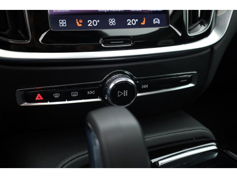 Volvo V60 2.0 T8 Plug-in hybrid AWD Plus Bright | 455 PK | Pano-dak | Forest Lake | 360 camera | Head-up |