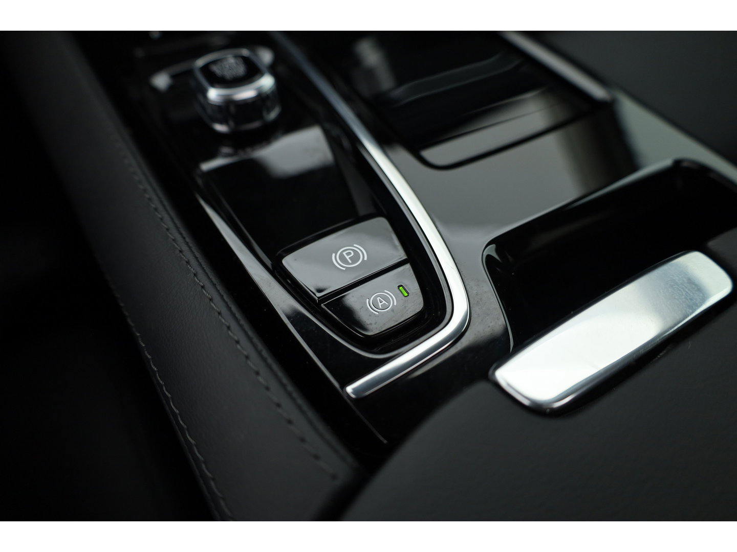 Volvo V60 2.0 T8 Plug-in hybrid AWD Plus Bright | 455 PK | Pano-dak | Forest Lake | 360 camera | Head-up |