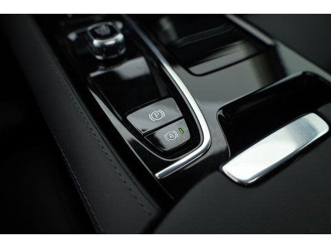 Volvo V60 2.0 T8 Plug-in hybrid AWD Plus Bright | 455 PK | Pano-dak | Forest Lake | 360 camera | Head-up |