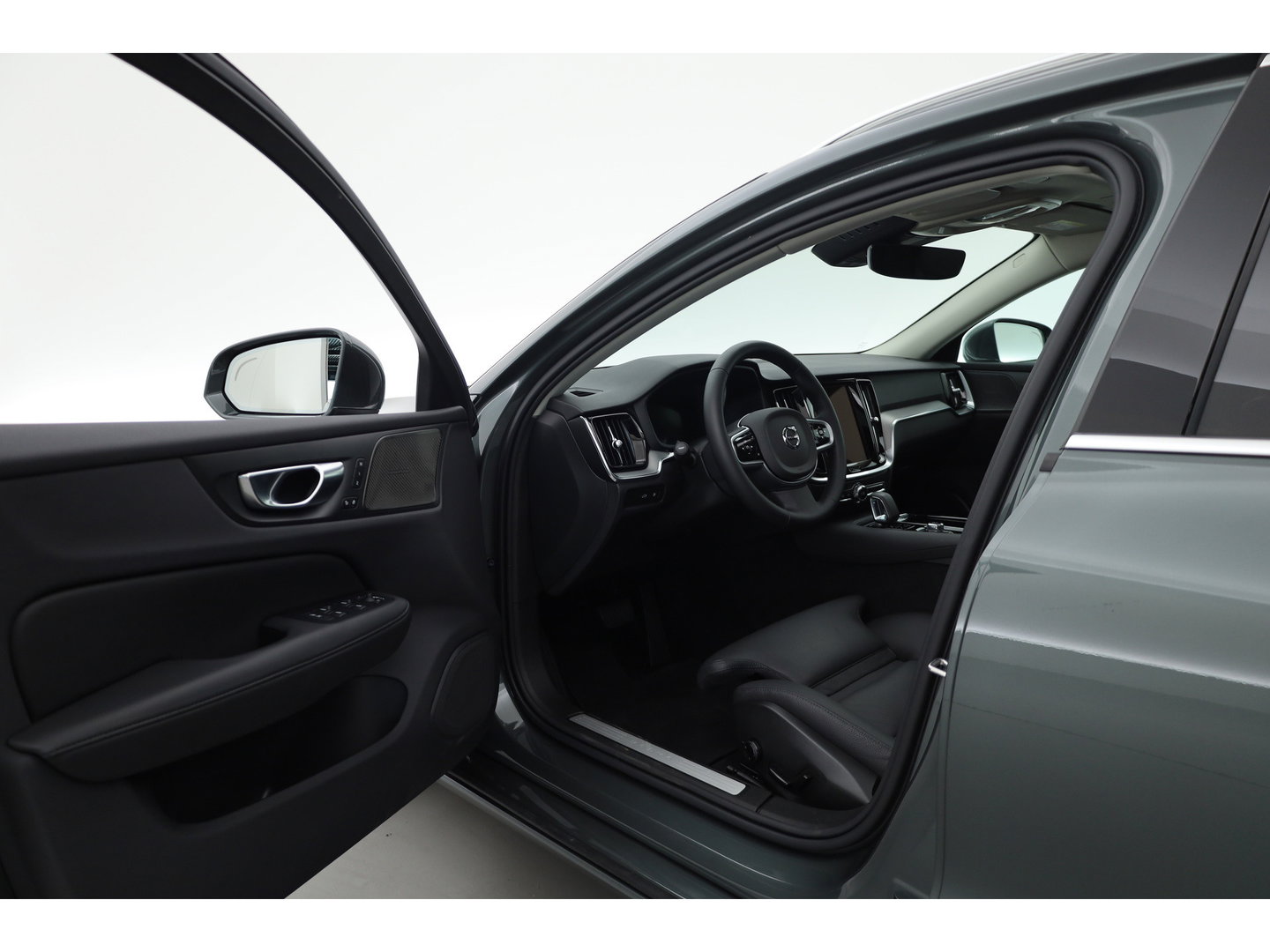 Volvo V60 2.0 T8 Plug-in hybrid AWD Plus Bright | 455 PK | Pano-dak | Forest Lake | 360 camera | Head-up |