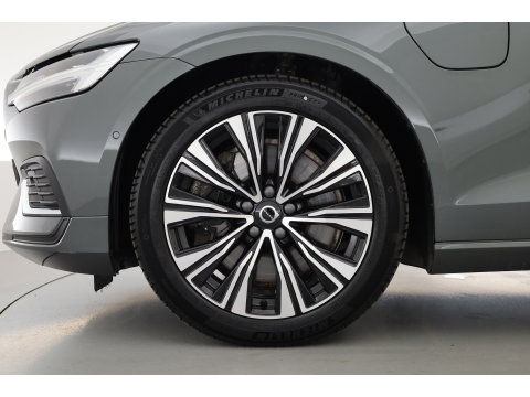 Volvo V60 2.0 T8 Plug-in hybrid AWD Plus Bright | 455 PK | Pano-dak | Forest Lake | 360 camera | Head-up |