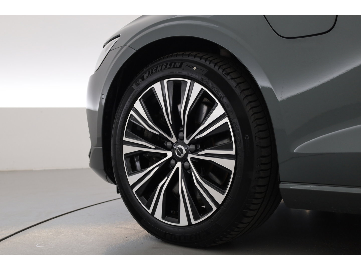 Volvo V60 2.0 T8 Plug-in hybrid AWD Plus Bright | 455 PK | Pano-dak | Forest Lake | 360 camera | Head-up |