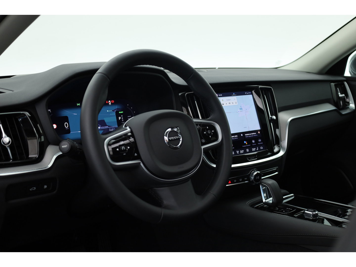 Volvo V60 2.0 T8 Plug-in hybrid AWD Plus Bright | 455 PK | Pano-dak | Forest Lake | 360 camera | Head-up |