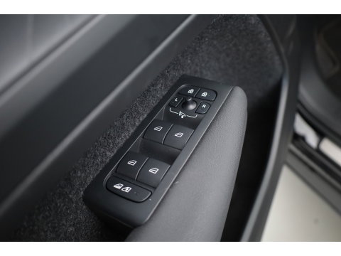 Volvo XC40 1.5 T4 Plug-in hybrid Plus Bright | 211 PK | Facelift | 11-2023| Pano-dak | Tailored Wool | Elek. stoelen | Adap. Cruise | Dodehoek |