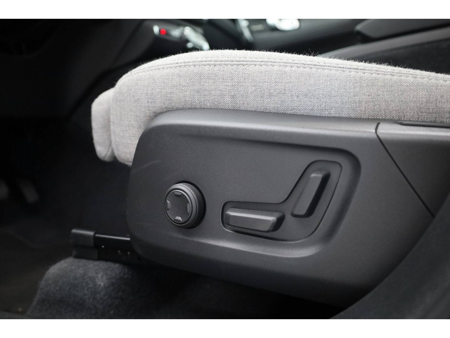 Volvo XC40 1.5 T4 Plug-in hybrid Plus Bright | 211 PK | Facelift | 11-2023| Pano-dak | Tailored Wool | Elek. stoelen | Adap. Cruise | Dodehoek |