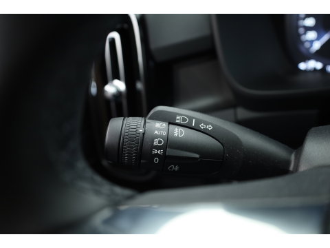 Volvo XC40 1.5 T4 Plug-in hybrid Plus Bright | 211 PK | Facelift | 11-2023| Pano-dak | Tailored Wool | Elek. stoelen | Adap. Cruise | Dodehoek |