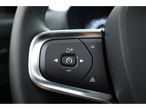 Volvo XC40 1.5 T4 Plug-in hybrid Plus Bright | 211 PK | Facelift | 11-2023| Pano-dak | Tailored Wool | Elek. stoelen | Adap. Cruise | Dodehoek |