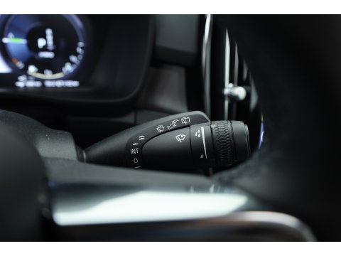 Volvo XC40 1.5 T4 Plug-in hybrid Plus Bright | 211 PK | Facelift | 11-2023| Pano-dak | Tailored Wool | Elek. stoelen | Adap. Cruise | Dodehoek |