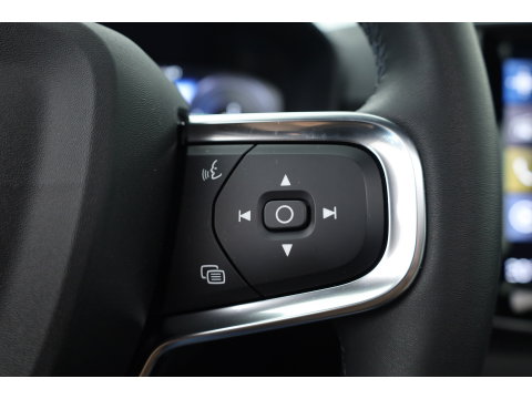 Volvo XC40 1.5 T4 Plug-in hybrid Plus Bright | 211 PK | Facelift | 11-2023| Pano-dak | Tailored Wool | Elek. stoelen | Adap. Cruise | Dodehoek |