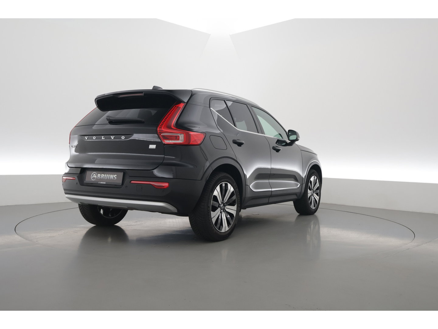 Volvo XC40 1.5 T4 Plug-in hybrid Plus Bright | 211 PK | Facelift | 11-2023| Pano-dak | Tailored Wool | Elek. stoelen | Adap. Cruise | Dodehoek |