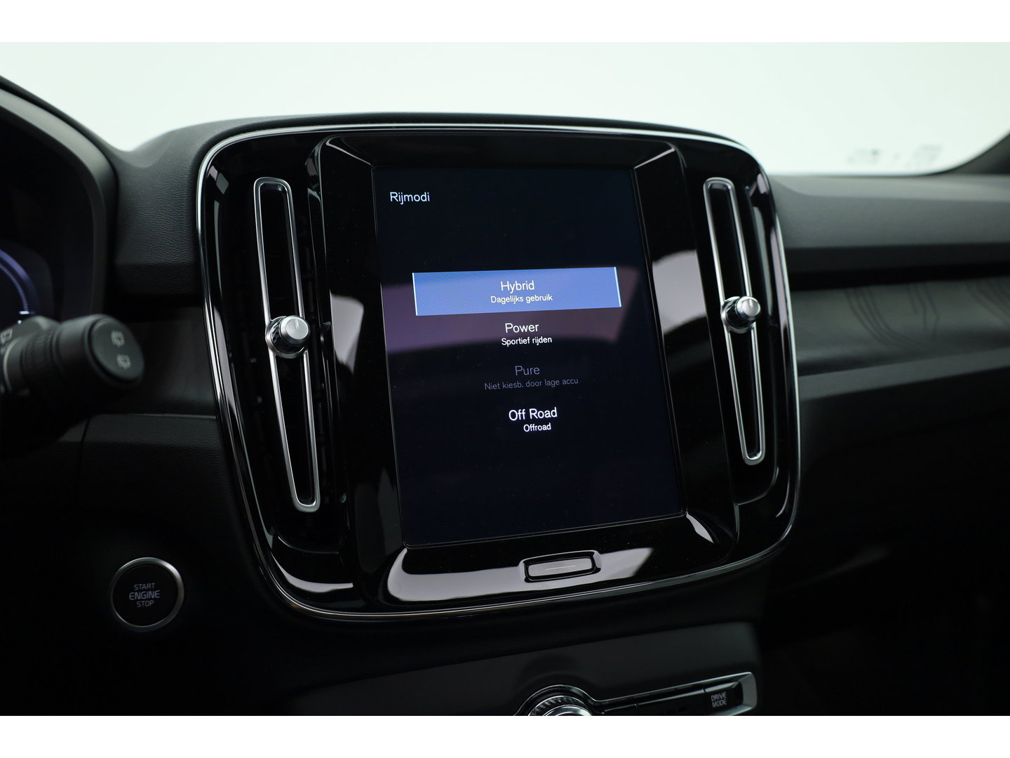 Volvo XC40 1.5 T4 Plug-in hybrid Plus Bright | 211 PK | Facelift | 11-2023| Pano-dak | Tailored Wool | Elek. stoelen | Adap. Cruise | Dodehoek |