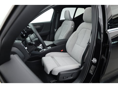 Volvo XC40 1.5 T4 Plug-in hybrid Plus Bright | 211 PK | Facelift | 11-2023| Pano-dak | Tailored Wool | Elek. stoelen | Adap. Cruise | Dodehoek |