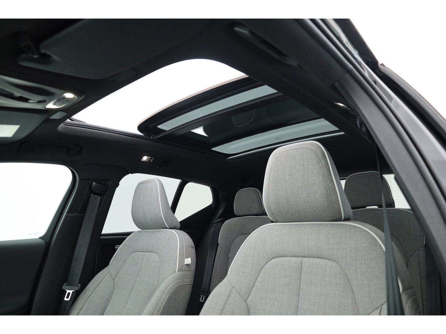 Volvo XC40 1.5 T4 Plug-in hybrid Plus Bright | 211 PK | Facelift | 11-2023| Pano-dak | Tailored Wool | Elek. stoelen | Adap. Cruise | Dodehoek |
