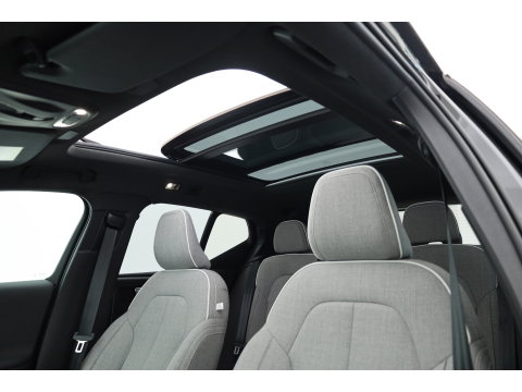 Volvo XC40 1.5 T4 Plug-in hybrid Plus Bright | 211 PK | Facelift | 11-2023| Pano-dak | Tailored Wool | Elek. stoelen | Adap. Cruise | Dodehoek |
