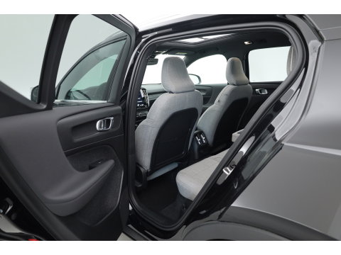 Volvo XC40 1.5 T4 Plug-in hybrid Plus Bright | 211 PK | Facelift | 11-2023| Pano-dak | Tailored Wool | Elek. stoelen | Adap. Cruise | Dodehoek |