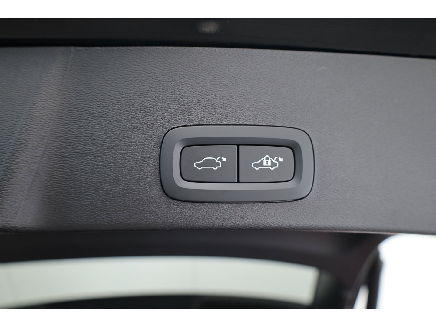 Volvo XC40 1.5 T4 Plug-in hybrid Plus Bright | 211 PK | Facelift | 11-2023| Pano-dak | Tailored Wool | Elek. stoelen | Adap. Cruise | Dodehoek |