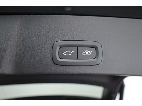 Volvo XC40 1.5 T4 Plug-in hybrid Plus Bright | 211 PK | Facelift | 11-2023| Pano-dak | Tailored Wool | Elek. stoelen | Adap. Cruise | Dodehoek |