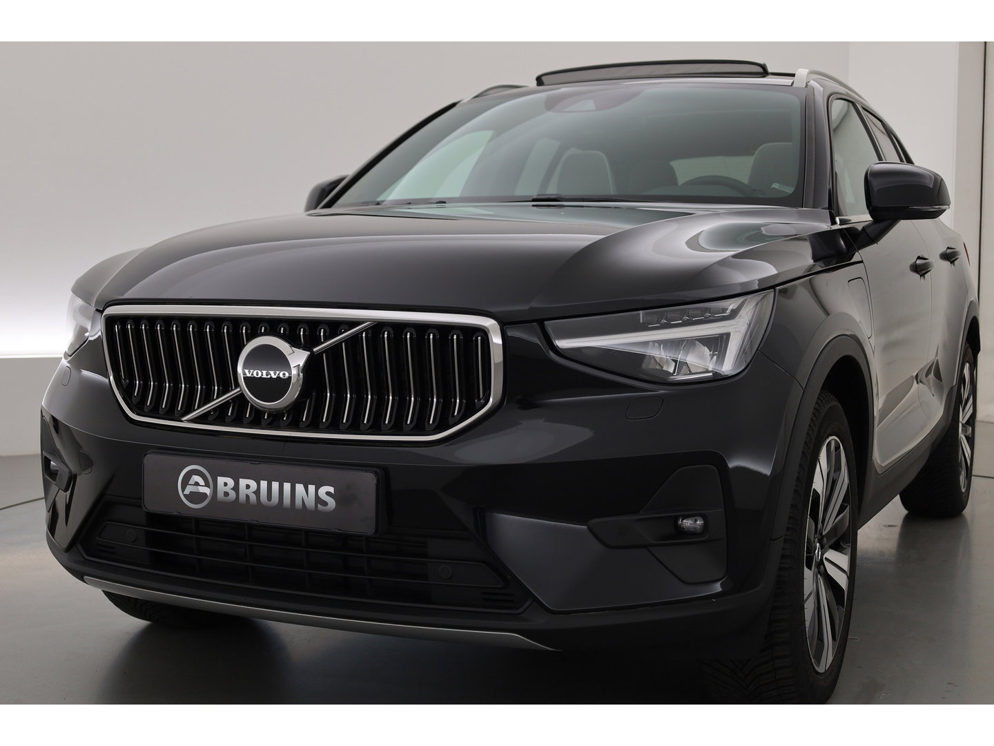 Volvo XC40 1.5 T4 Plug-in hybrid Plus Bright | 211 PK | Facelift | 11-2023| Pano-dak | Tailored Wool | Elek. stoelen | Adap. Cruise | Dodehoek |