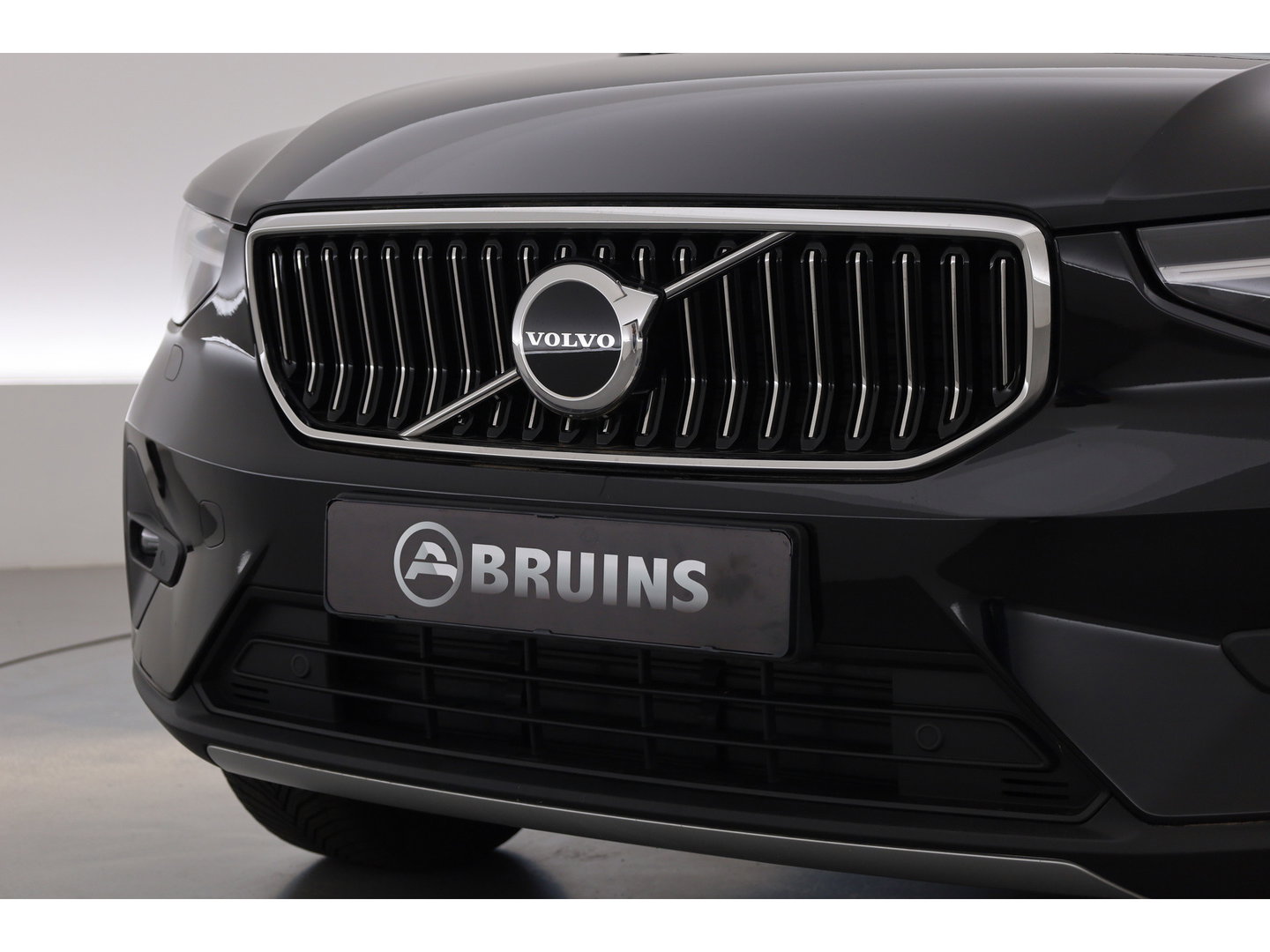 Volvo XC40 1.5 T4 Plug-in hybrid Plus Bright | 211 PK | Facelift | 11-2023| Pano-dak | Tailored Wool | Elek. stoelen | Adap. Cruise | Dodehoek |