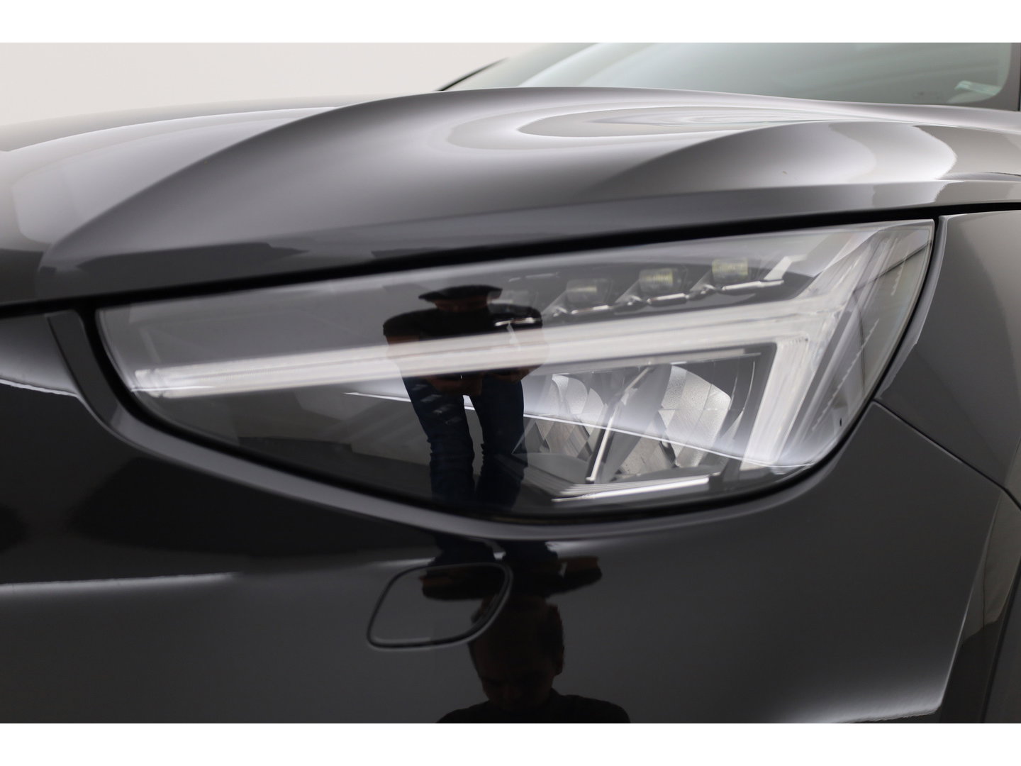 Volvo XC40 1.5 T4 Plug-in hybrid Plus Bright | 211 PK | Facelift | 11-2023| Pano-dak | Tailored Wool | Elek. stoelen | Adap. Cruise | Dodehoek |