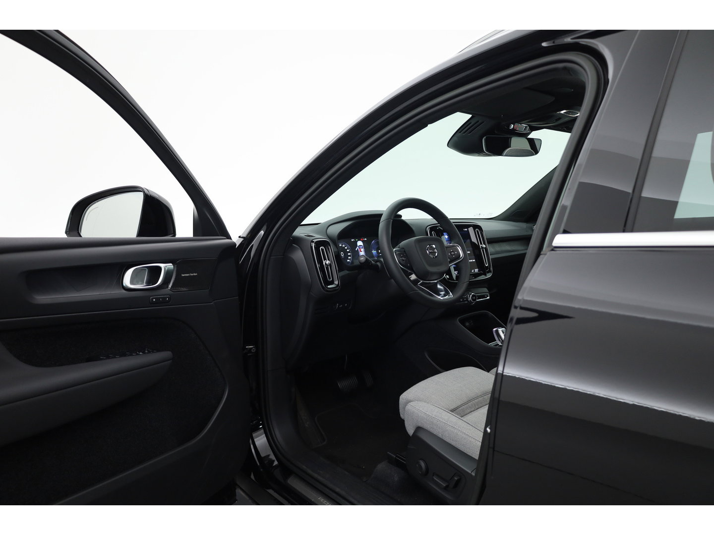 Volvo XC40 1.5 T4 Plug-in hybrid Plus Bright | 211 PK | Facelift | 11-2023| Pano-dak | Tailored Wool | Elek. stoelen | Adap. Cruise | Dodehoek |