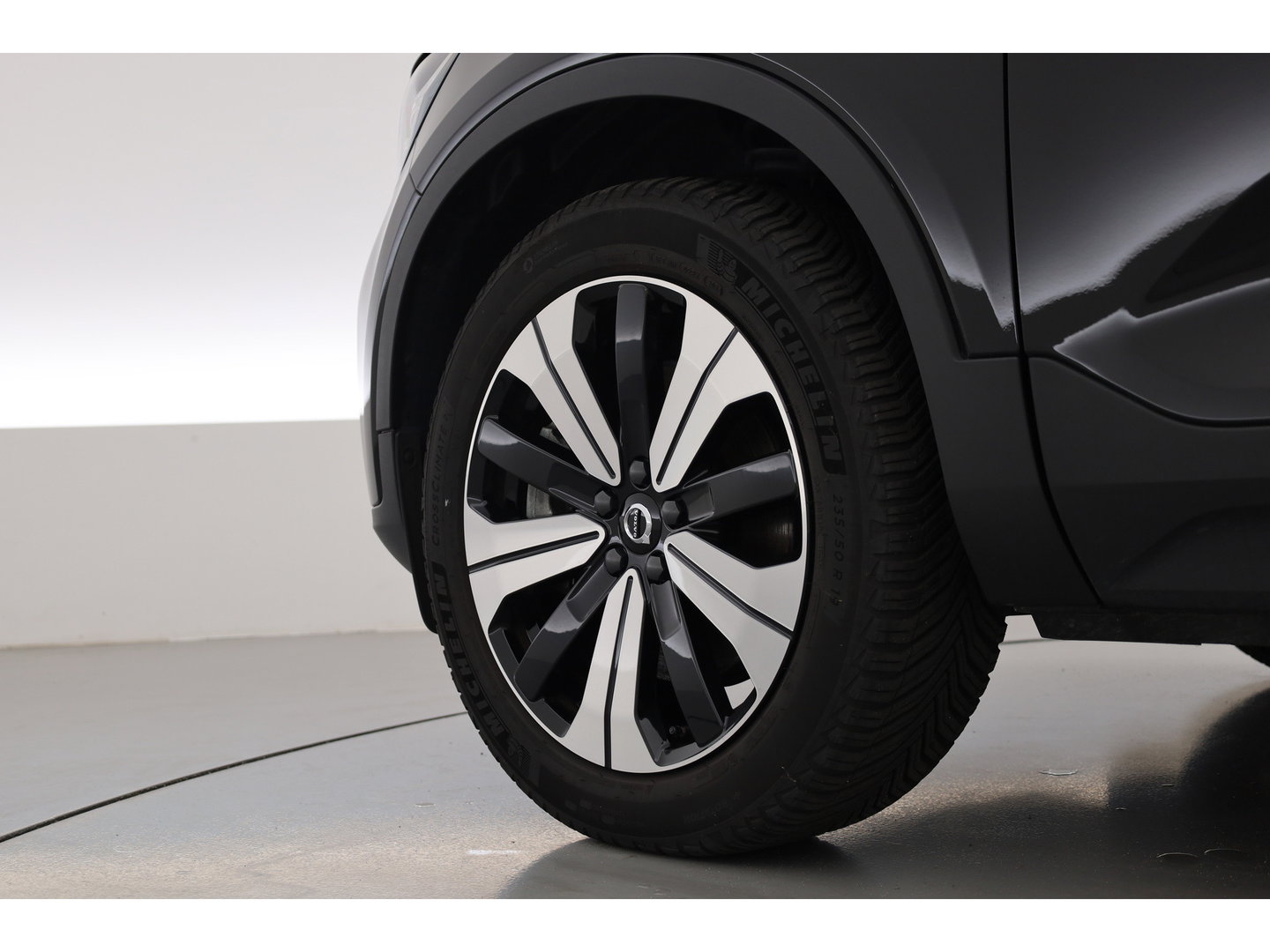 Volvo XC40 1.5 T4 Plug-in hybrid Plus Bright | 211 PK | Facelift | 11-2023| Pano-dak | Tailored Wool | Elek. stoelen | Adap. Cruise | Dodehoek |