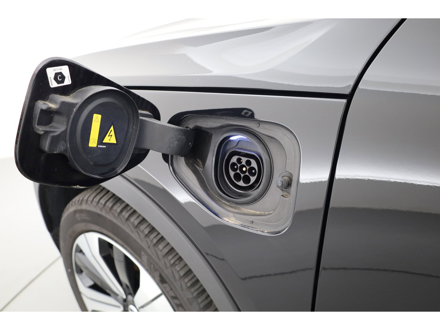 Volvo XC40 1.5 T4 Plug-in hybrid Plus Bright | 211 PK | Facelift | 11-2023| Pano-dak | Tailored Wool | Elek. stoelen | Adap. Cruise | Dodehoek |