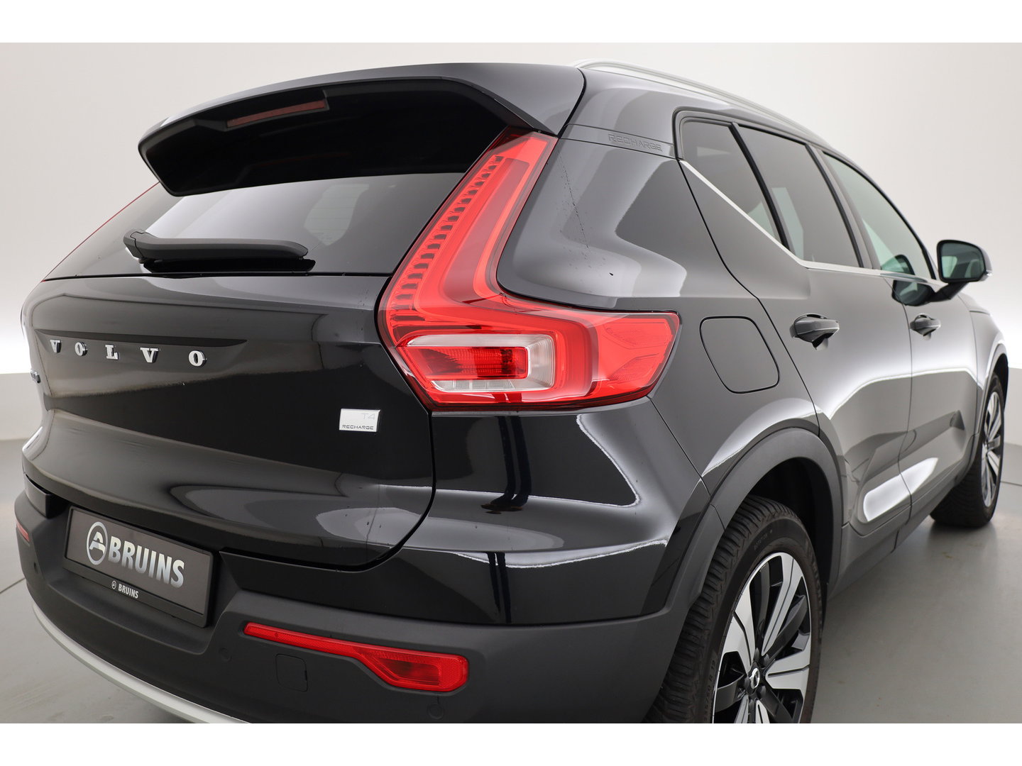 Volvo XC40 1.5 T4 Plug-in hybrid Plus Bright | 211 PK | Facelift | 11-2023| Pano-dak | Tailored Wool | Elek. stoelen | Adap. Cruise | Dodehoek |