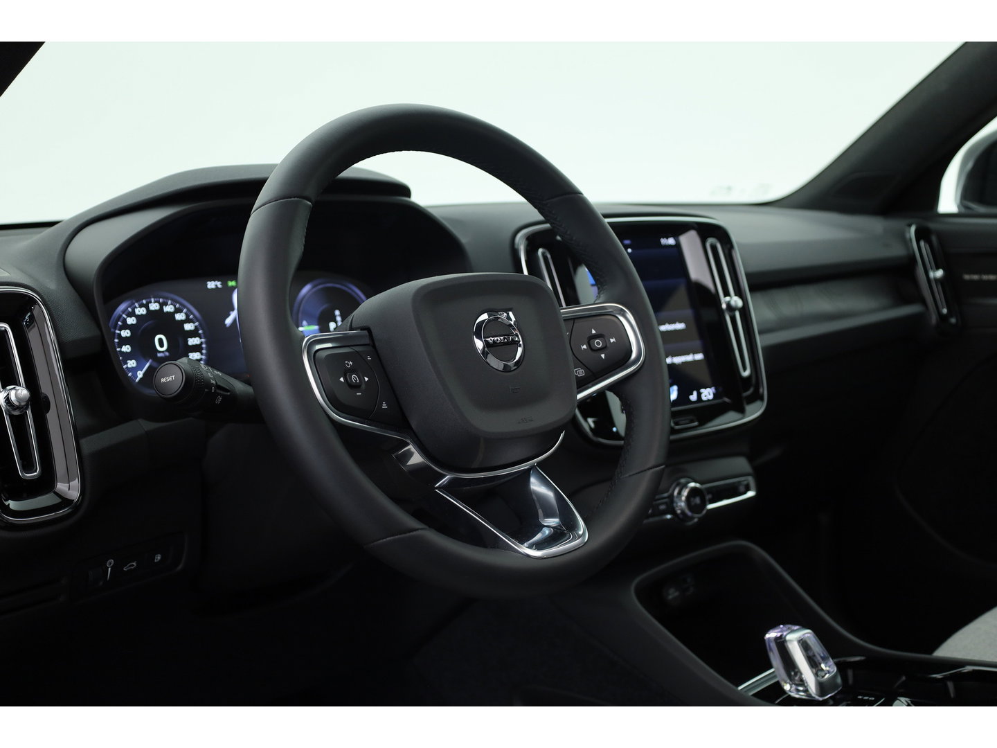 Volvo XC40 1.5 T4 Plug-in hybrid Plus Bright | 211 PK | Facelift | 11-2023| Pano-dak | Tailored Wool | Elek. stoelen | Adap. Cruise | Dodehoek |