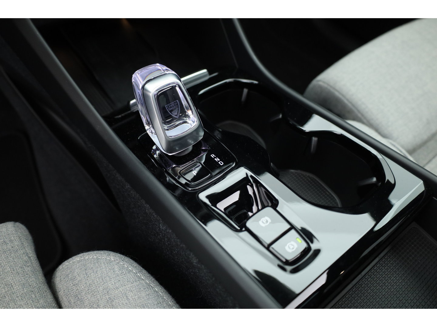 Volvo XC40 1.5 T4 Plug-in hybrid Plus Bright | 211 PK | Facelift | 11-2023| Pano-dak | Tailored Wool | Elek. stoelen | Adap. Cruise | Dodehoek |
