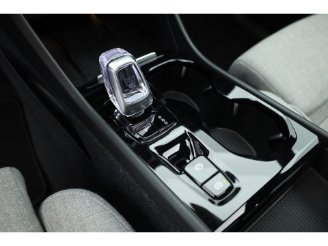 Volvo XC40 1.5 T4 Plug-in hybrid Plus Bright | 211 PK | Facelift | 11-2023| Pano-dak | Tailored Wool | Elek. stoelen | Adap. Cruise | Dodehoek |
