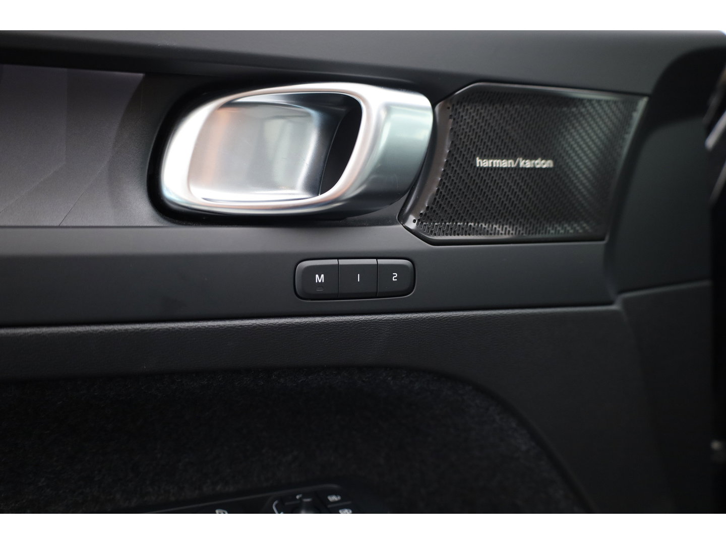 Volvo XC40 1.5 T4 Plug-in hybrid Plus Bright | 211 PK | Facelift | 11-2023| Pano-dak | Tailored Wool | Elek. stoelen | Adap. Cruise | Dodehoek |