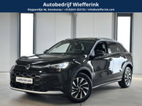 Volkswagen T-Roc - 1.5 eTsi 150 pk Life First Edition | Comfort | Camera | Trekhaak |