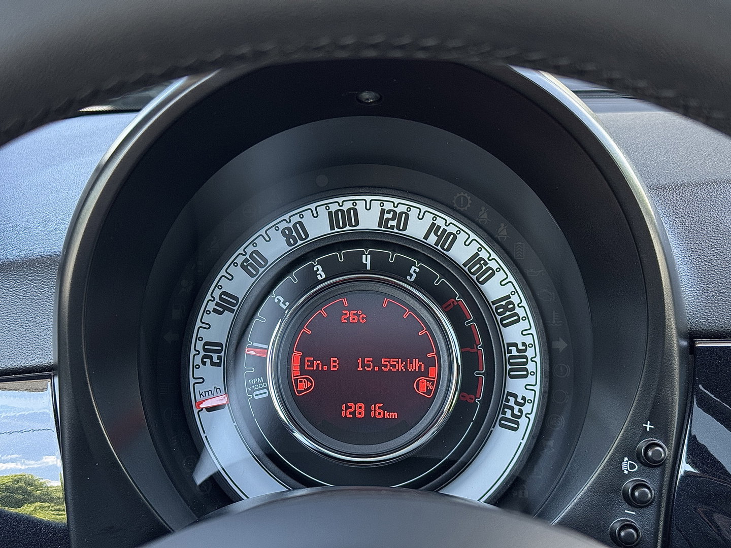 Fiat 500 1.0 Hybrid Dolcevita | Apple Carplay | Android Auto | Origineel Nederlands | Panoramadak | Cruise Control |  Airconditioning | Parkeersensoren | 15" Lichtmetaal | DAB | Elektrische Spiegels |