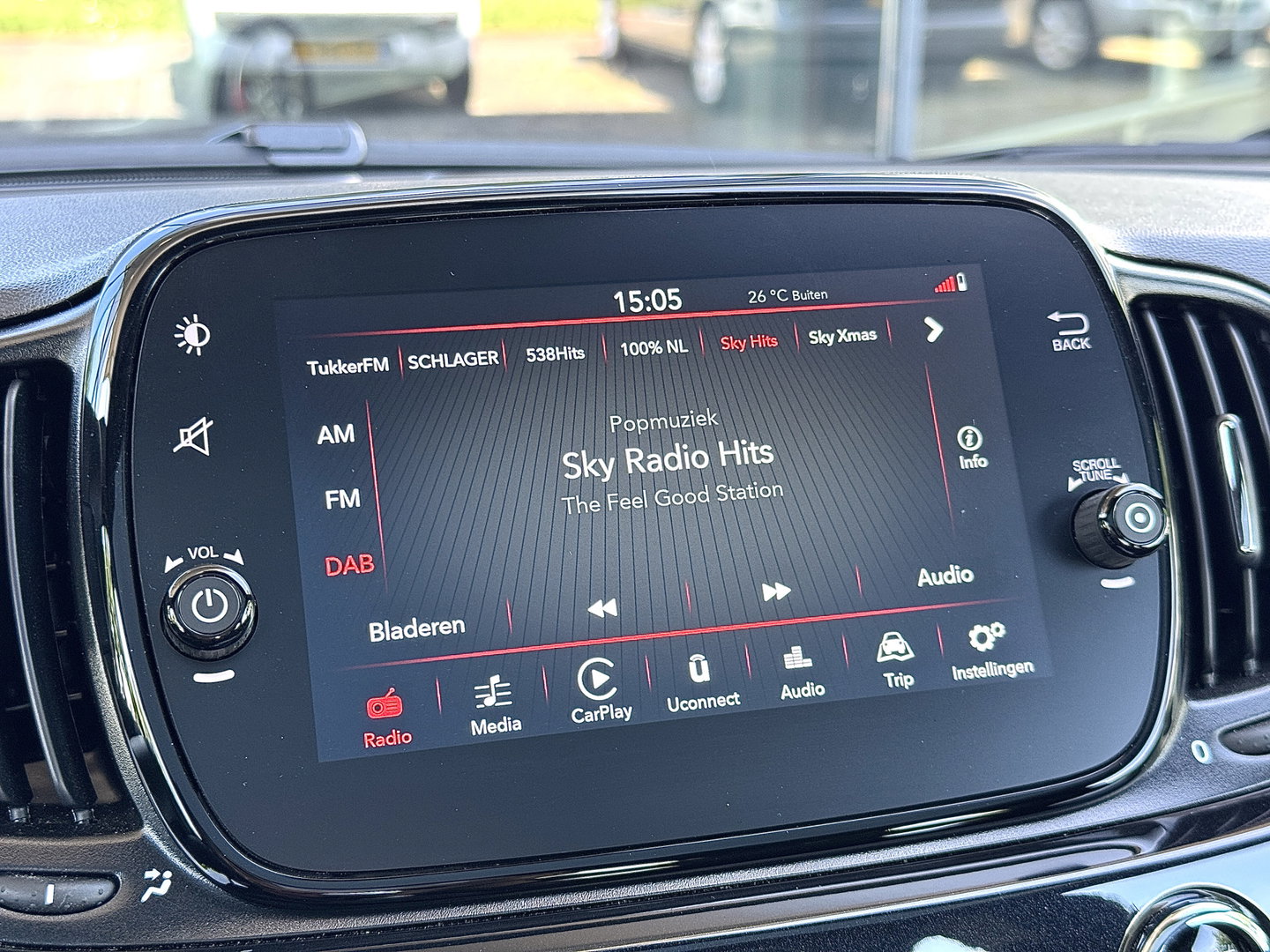 Fiat 500 1.0 Hybrid Dolcevita | Apple Carplay | Android Auto | Origineel Nederlands | Panoramadak | Cruise Control |  Airconditioning | Parkeersensoren | 15" Lichtmetaal | DAB | Elektrische Spiegels |