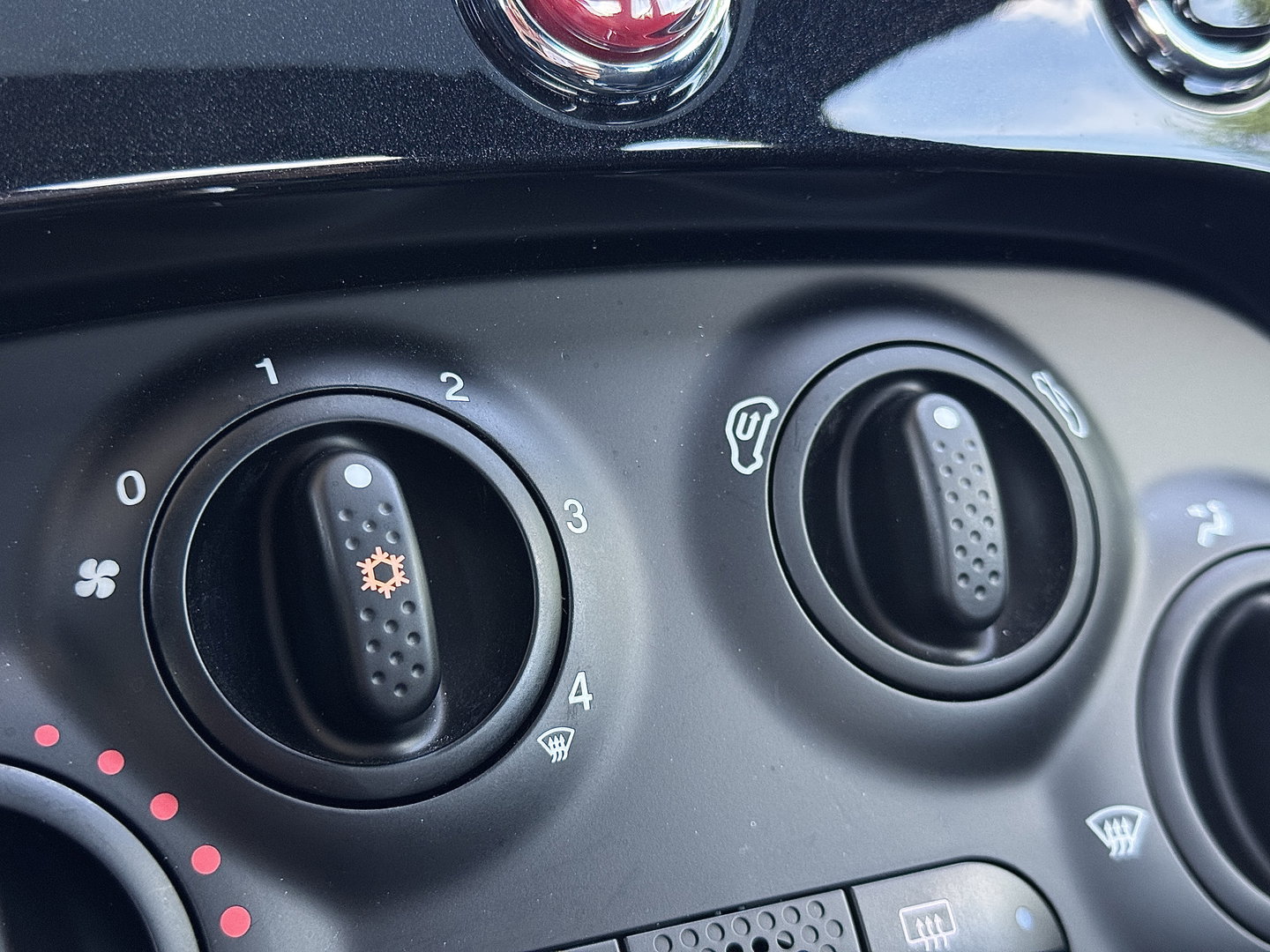 Fiat 500 1.0 Hybrid Dolcevita | Apple Carplay | Android Auto | Origineel Nederlands | Panoramadak | Cruise Control |  Airconditioning | Parkeersensoren | 15" Lichtmetaal | DAB | Elektrische Spiegels |