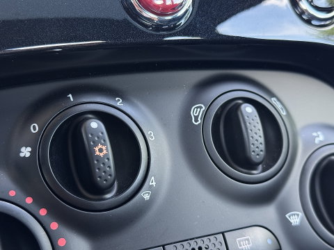 Fiat 500 1.0 Hybrid Dolcevita | Apple Carplay | Android Auto | Origineel Nederlands | Panoramadak | Cruise Control |  Airconditioning | Parkeersensoren | 15" Lichtmetaal | DAB | Elektrische Spiegels |