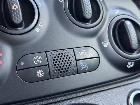 Fiat 500 1.0 Hybrid Dolcevita | Apple Carplay | Android Auto | Origineel Nederlands | Panoramadak | Cruise Control |  Airconditioning | Parkeersensoren | 15" Lichtmetaal | DAB | Elektrische Spiegels |