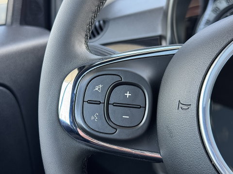 Fiat 500 1.0 Hybrid Dolcevita | Apple Carplay | Android Auto | Origineel Nederlands | Panoramadak | Cruise Control |  Airconditioning | Parkeersensoren | 15" Lichtmetaal | DAB | Elektrische Spiegels |