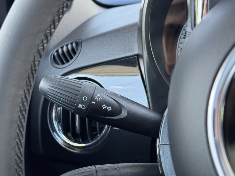 Fiat 500 1.0 Hybrid Dolcevita | Apple Carplay | Android Auto | Origineel Nederlands | Panoramadak | Cruise Control |  Airconditioning | Parkeersensoren | 15" Lichtmetaal | DAB | Elektrische Spiegels |