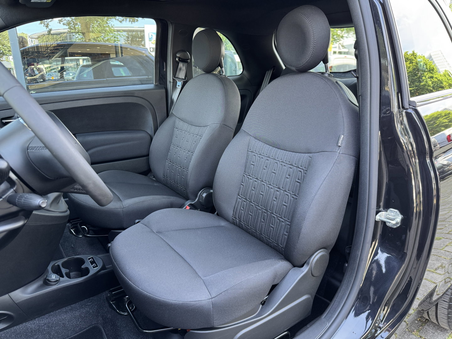 Fiat 500 1.0 Hybrid Dolcevita | Apple Carplay | Android Auto | Origineel Nederlands | Panoramadak | Cruise Control |  Airconditioning | Parkeersensoren | 15" Lichtmetaal | DAB | Elektrische Spiegels |
